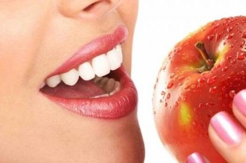 Ayuda a tu salud dental cuidando tu alimentación